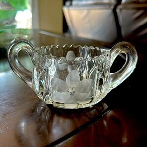 VINTAGE CLEAR PRESSED GLASS SUGAR BOWL WITH DOUBLE HANDLES----FLOWER DESIGN